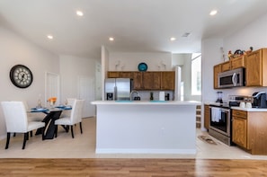 Villa, 5 Bedrooms | Private kitchen