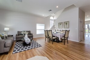 Villa, 5 Bedrooms | Living area