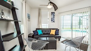 Villa, 4 habitaciones | Área de sala de estar