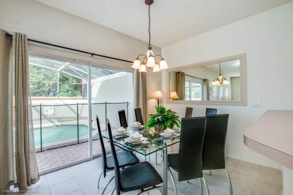 Townhome, 4 Bedrooms | In-room dining