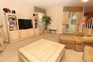 Villa, 5 Bedrooms | Living area