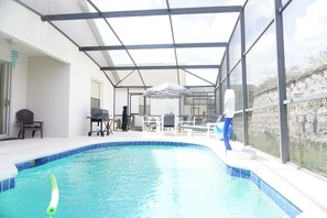Indoor pool - 300 sunset view (Davenport)