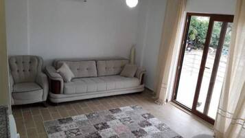 Apartemen, 1 kamar tidur | Ruang keluarga | TV LCD
