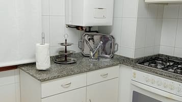 Frigorifero, microonde, forno, macchina per tè/caffè