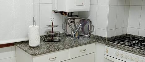 Fridge, microwave, oven, coffee/tea maker