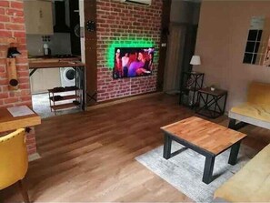 Family Apartment, 3 Bedrooms, Kitchen | 3 bedrooms, desk, laptop workspace, blackout drapes
