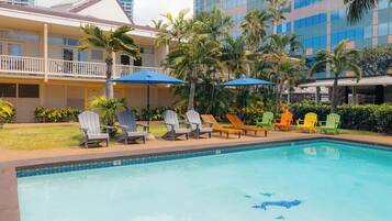 Outdoor pool, open 9:00 AM to 6:00 PM, pool loungers