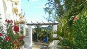 Pintu masuk properti