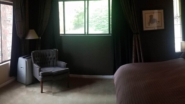 3 bedrooms, iron/ironing board, free WiFi, bed sheets - Waterfront home and private dock, close to city (Bellevue)