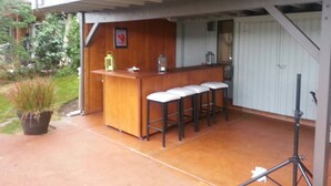 Bar (on property) - Waterfront home and private dock, close to city (Bellevue)