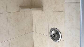 Einzelzimmer, 1 Queen-Bett | Badezimmer