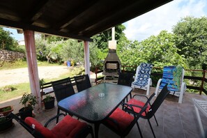 屋外ダイニングエリア
