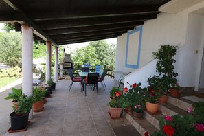 屋外ダイニングエリア