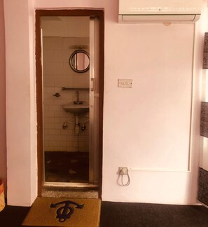 Doppia uso singolo | Bagno | Doccia, doccia idromassaggio, pantofole, asciugamani