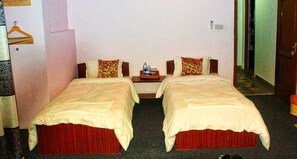 Laptop workspace, rollaway beds, free WiFi - Himal Inn (Lalitpur)