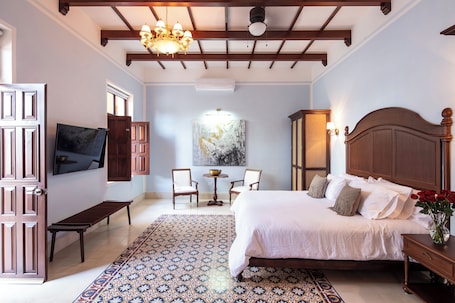 Ropa de cama de alta calidad, cubrecamas y colchones con pillow-top . Casa Tavera