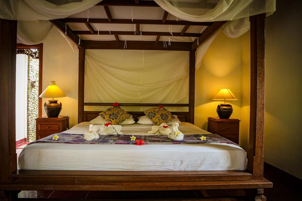 Rollaway beds, free WiFi, bed sheets