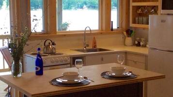 Køleskab, mikrobølgeovn, ovn, kogeplade