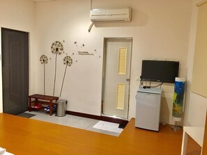 Camera familiare | Bagno | Doccia, set di cortesia gratuito, asciugacapelli, pantofole