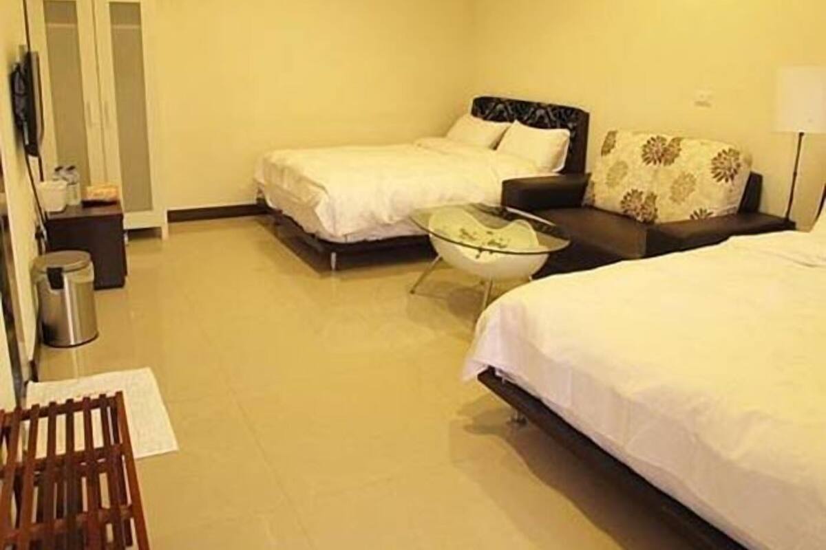 Quadrupla Comfort, vista giardino | Una scrivania, insonorizzazione, letti aggiuntivi (a pagamento)