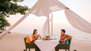 Aamiainen, lounas ja illallinen; kansainvälinen keittiö