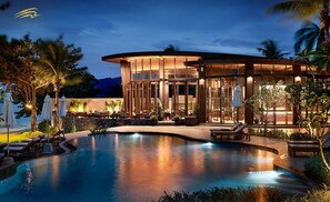 บริการอาหารเช้า อาหารกลางวัน อาหารเย็น, อาหารนานาชาติ