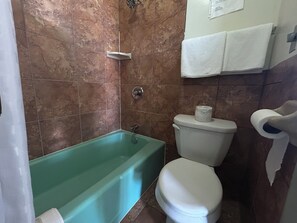 Room, 2 Queen Beds, Non Smoking | Bathroom - Gateaway Motel Broken Bow NE (Broken Bow)