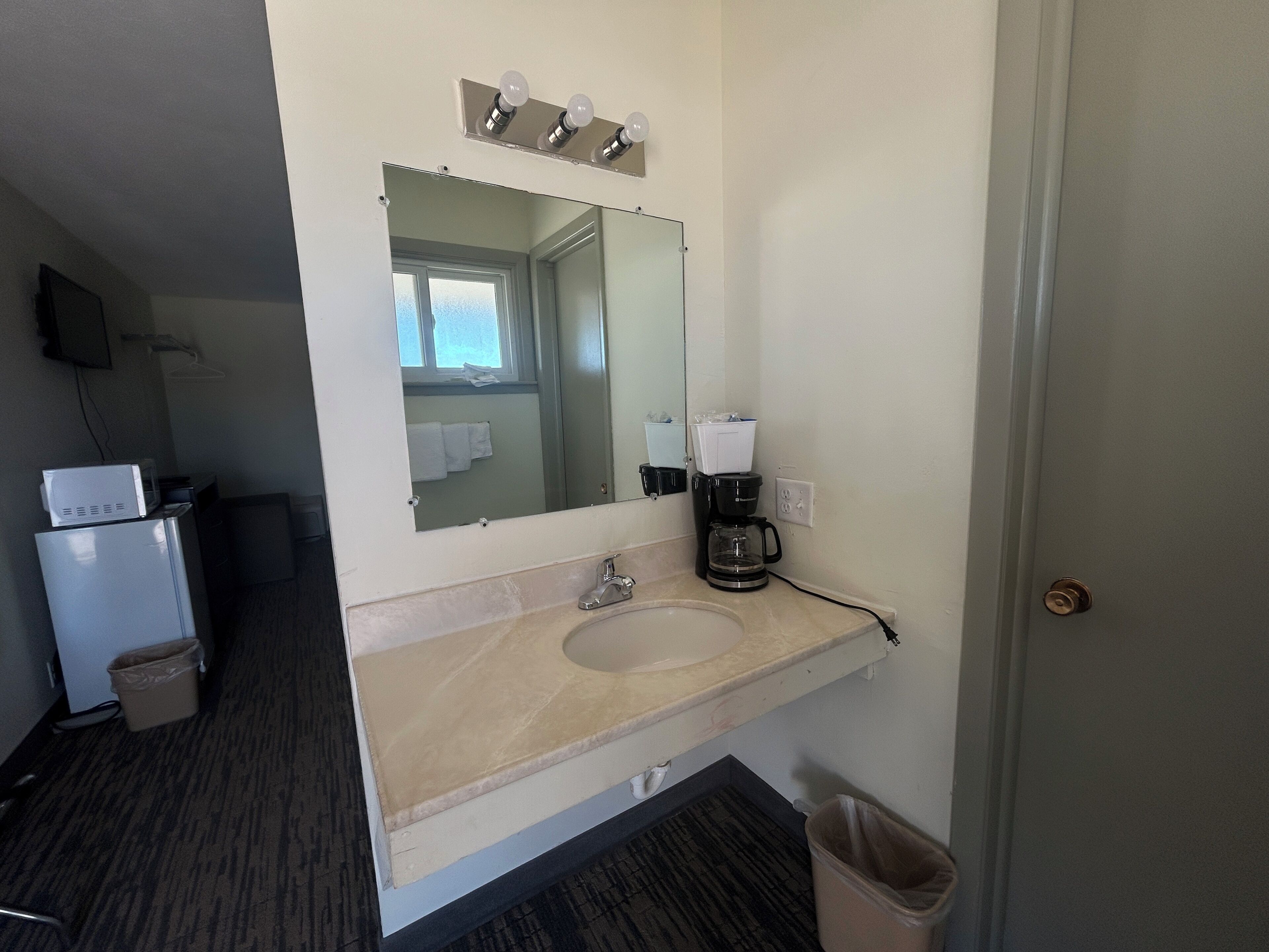Room, 2 Queen Beds, Non Smoking | Bathroom | Free toiletries, hair dryer, towels
