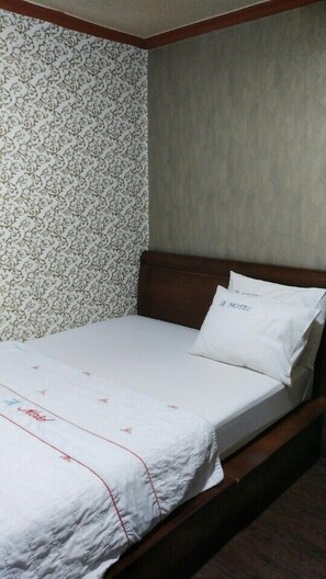 Standard Double Room | Blackout drapes, free WiFi, bed sheets - Gumi A Motel (Gumi)