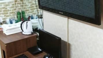 Blackout drapes, free WiFi, bed sheets
