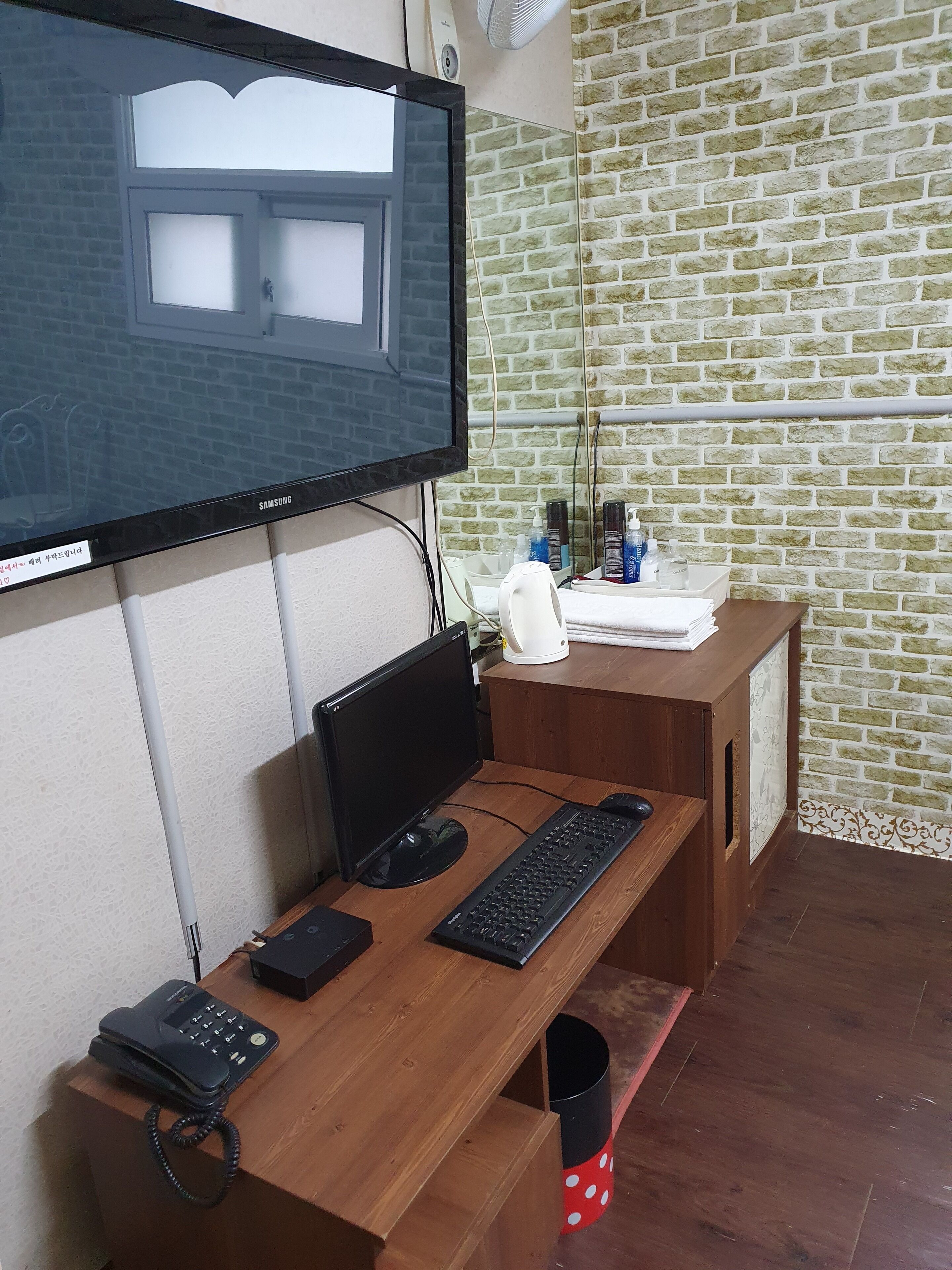 标准双人房 | 遮光窗帘、免费 WiFi、床单