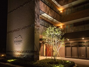 Façade de l’hébergement  – soirée/nuit