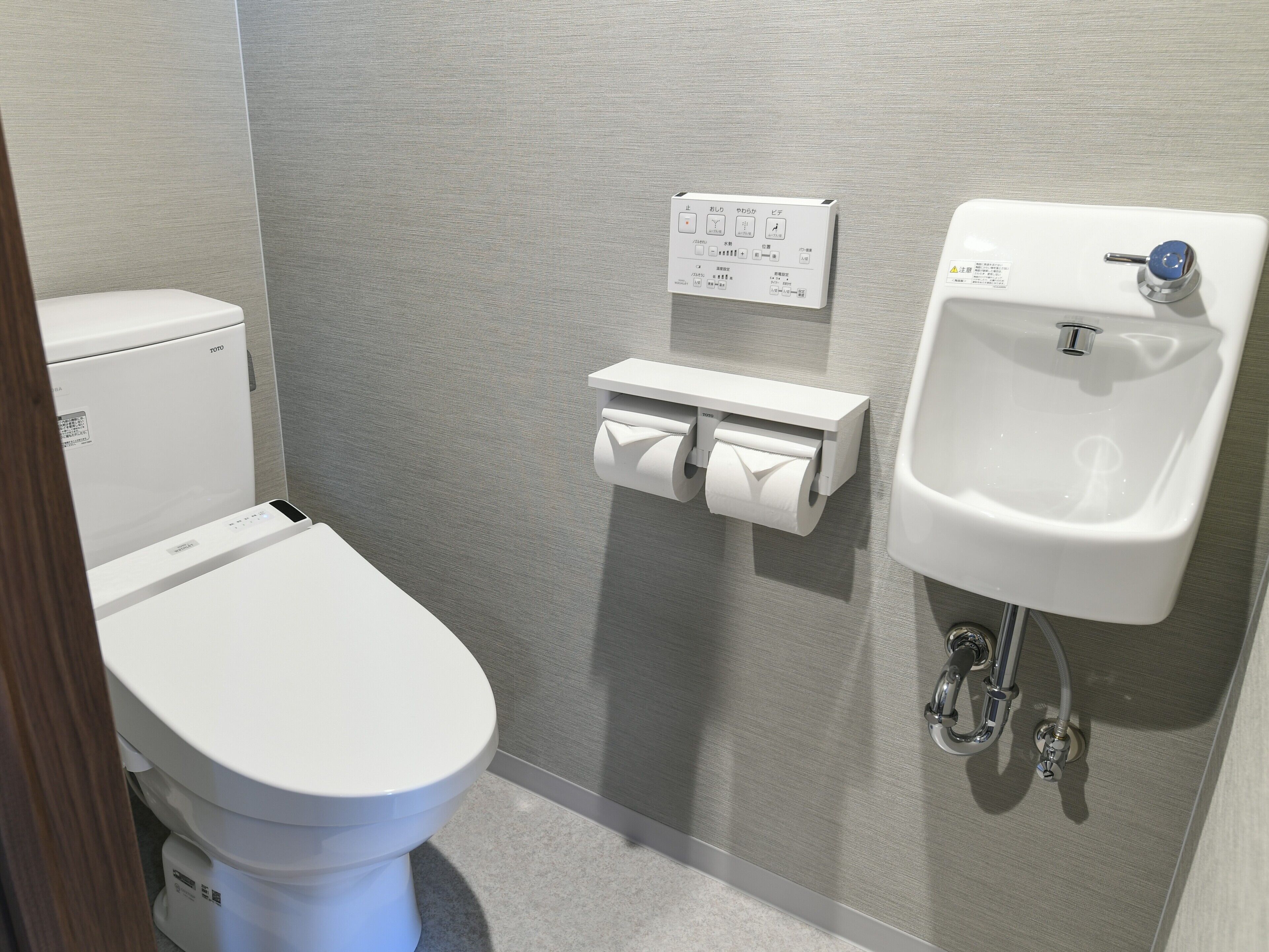 in-room safe, desk, blackout curtains, free wifi