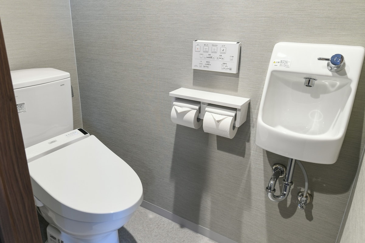 in-room safe, desk, blackout curtains, free wifi