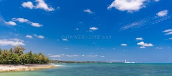 Una casa privada situada a 3 minutos a pie de la playa de Okinawa.WiFi gratis completo, mascota OK.