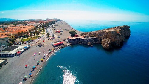 We live in paradise and we want to share it with you.