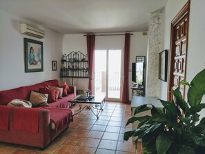 Smart TV, fireplace, video games, DVD player