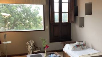 House | 3 bedrooms, blackout drapes, iron/ironing board, free WiFi
