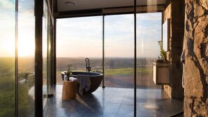 Interior - Sky High: stunning, iconic, dramatic (Mount Franklin)