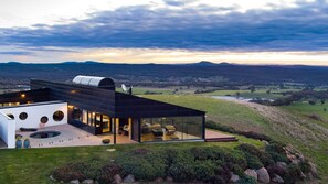 المنشأة من الخارج