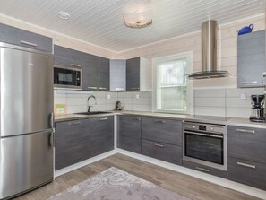 Fridge, microwave, dishwasher, cookware/dishes/utensils