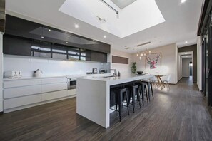 Fridge, microwave, oven, stovetop - Eden Place - Woodlands Yarrawonga (Yarrawonga)