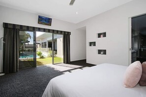 5 slaapkamers, een strijkplank/strijkijzer, wifi, beddengoed