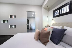 5 slaapkamers, een strijkplank/strijkijzer, wifi, beddengoed