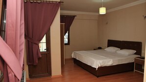 Double or Twin Room | In-room safe, soundproofing, WiFi (free) - Cansizoglu Hotel (Of)