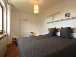 3 Schlafzimmer, Zimmersafe, Schreibtisch, Bügeleisen/Bügelbrett