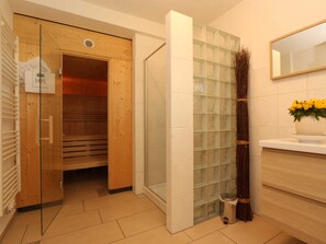 Unclassified image, 2 of 29, button