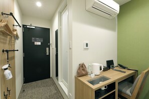 Desk, laptop workspace, blackout curtains, free WiFi - SONO Moon Nagoya  (Nagoya)