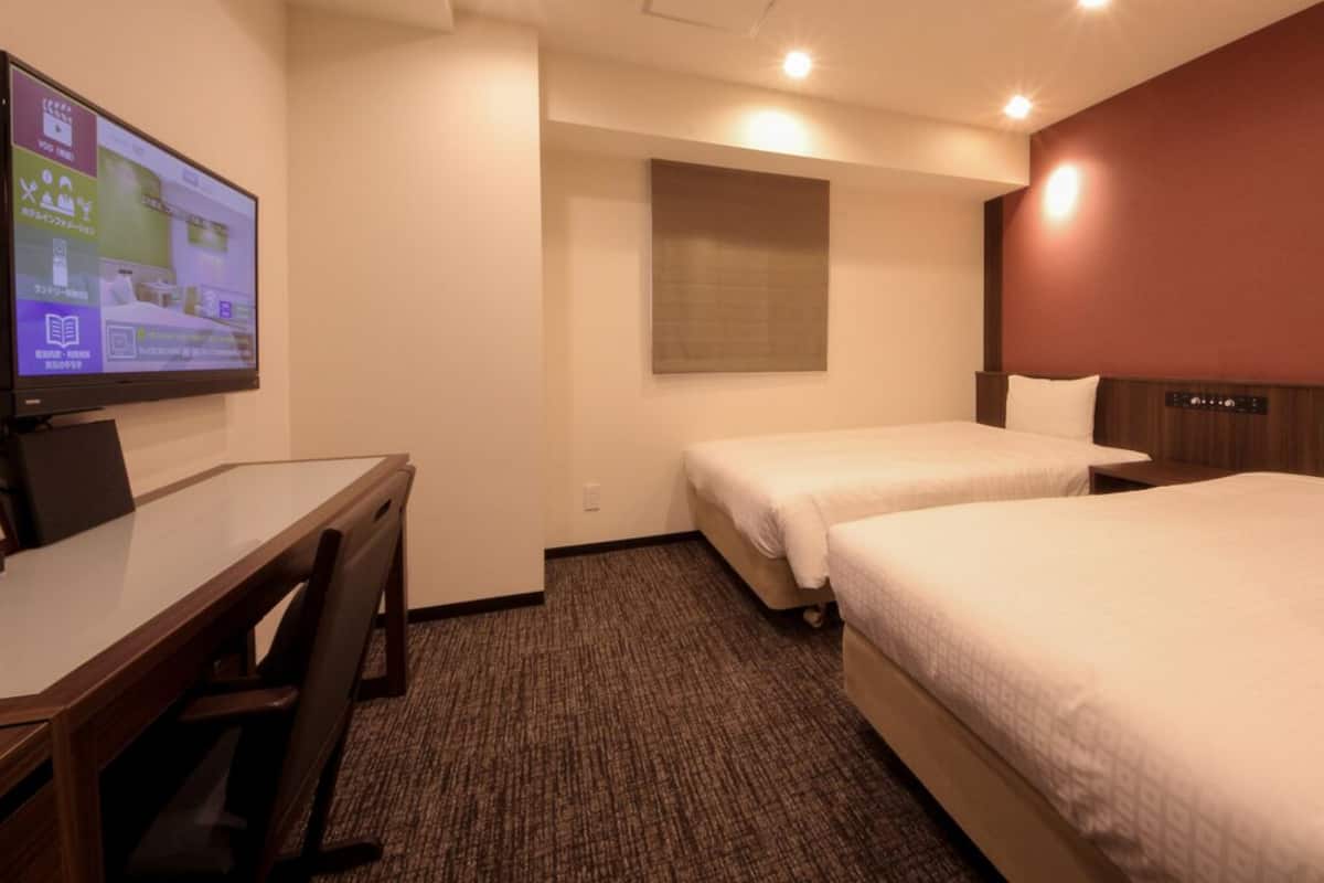 Blackout drapes, WiFi (free), bed sheets