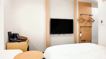 Superior Triple Room | Blackout drapes, WiFi (free), bed sheets